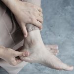 足跟痛：足底跖筋膜为主的足跟疼痛（图片来源：Pexels）