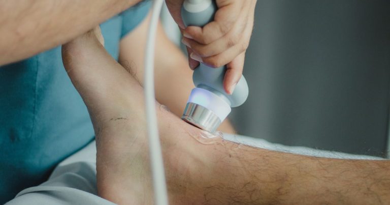 足跟痛的医生查体和检查评估(图片来源:Pexels)